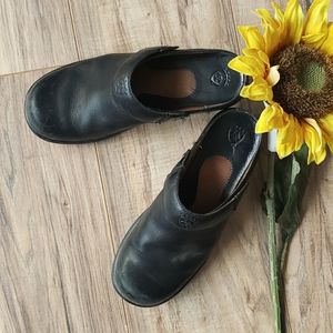 Ariat slip on shoes size 7.5